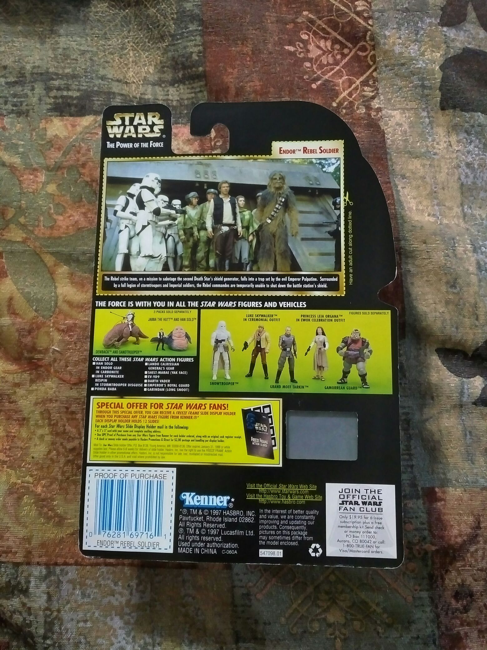 Endor Rebel Soldier (with Survival Backpack And Blaster Rifle) - Kenner (POTF2 (G) Freeze Frames 3.75” 1998- 1999: Collection 1) action figure collectible [Barcode 076181607161] - Main Image 2