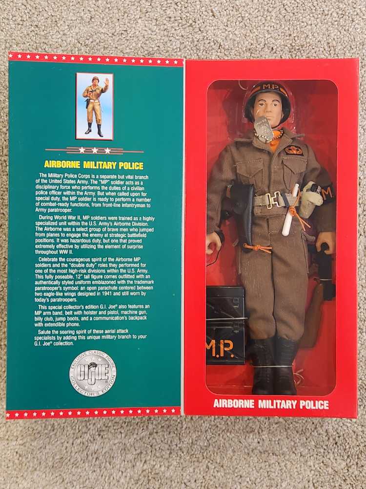 Airborne Military Police - Hasbro (G.I. Joe: Classic Collection: 12” Figures) action figure collectible [Barcode 076281277172] - Main Image 4