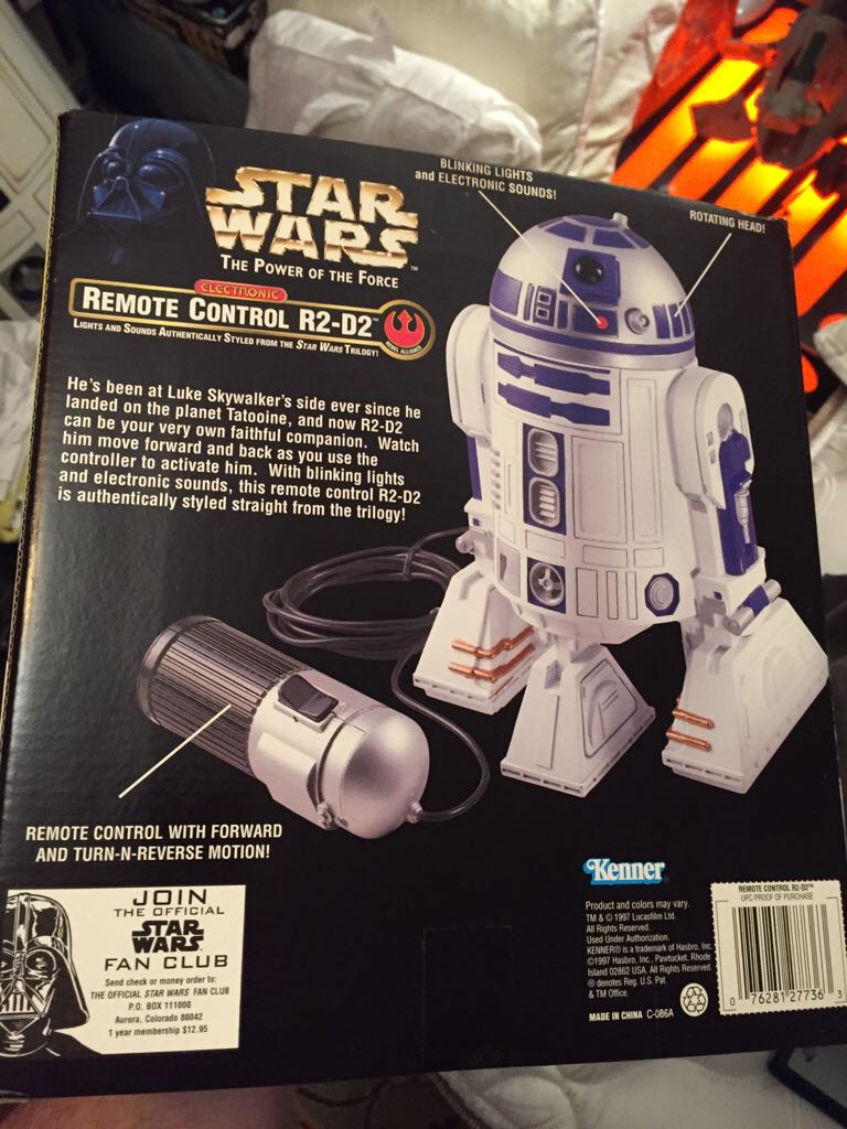 R2-D2 Power Of The Force Remote Controlled - Kenner (Remote Controlled R2-D2) action figure collectible [Barcode 076281277363] - Main Image 2