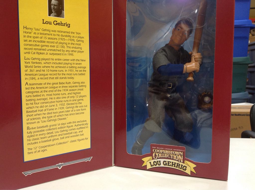 Starting Lineup Cooperstown Collection Lou Gehrig - CMG Worldwide (Starting Lineup Cooperstown Collection) action figure collectible [Barcode 076281277851] - Main Image 2