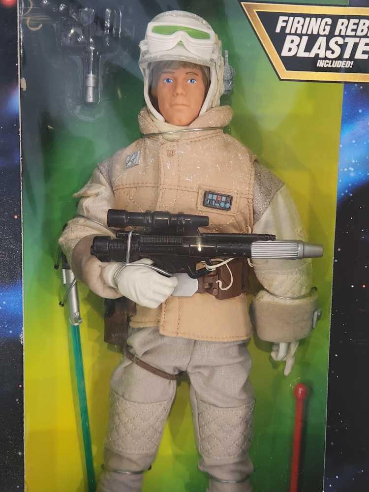 12” Luke Skywalker in Hoth Gear - Kenner (Star Wars: Collector Series) action figure collectible [Barcode 076281279176] - Main Image 3