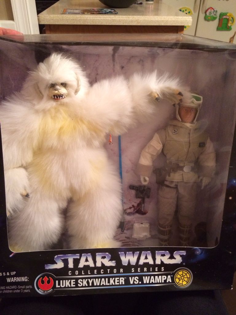 12 Inch Collector Series The Empire Strikes Back Luke Skywalker Vs Wampa - Hasbro (The Empire Strikes Back) action figure collectible [Barcode 076281279473] - Main Image 1