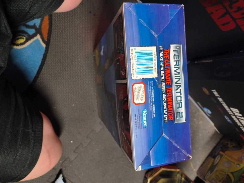 The Ultimate Terminator T-800 - Kenner (Terminator 2: Future War) action figure collectible [Barcode 076281565309] - Main Image 4