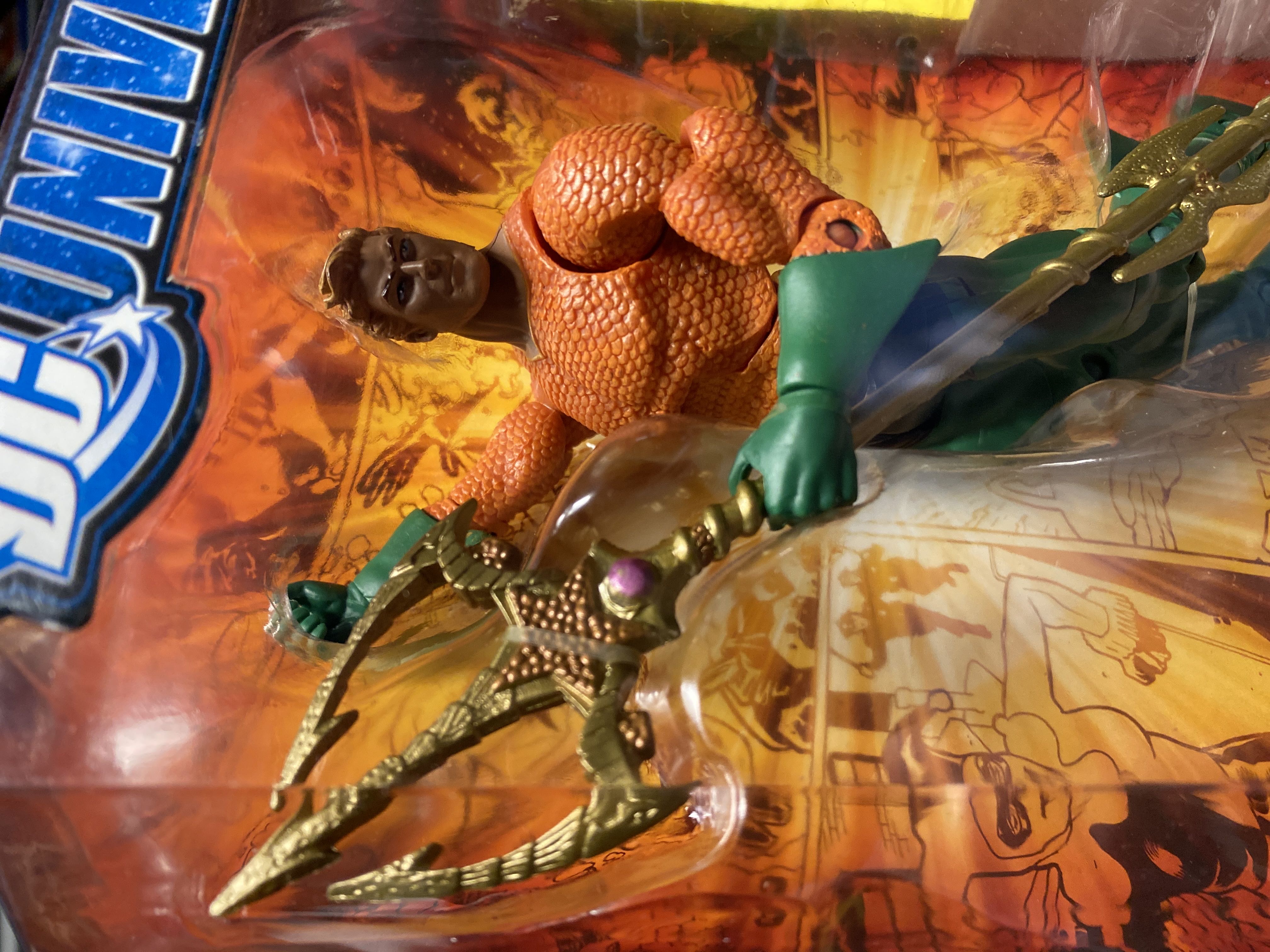 DC Universe Classics: Aquaman - Mattel (Wave 2) action figure collectible [Barcode 027084596151] - Main Image 4