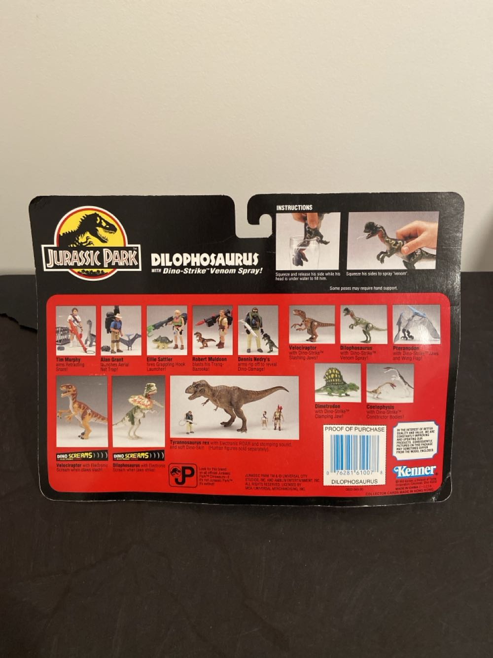 Dilophosaurus - Kenner (Jurassic Park) action figure collectible [Barcode 076281610078] - Main Image 2
