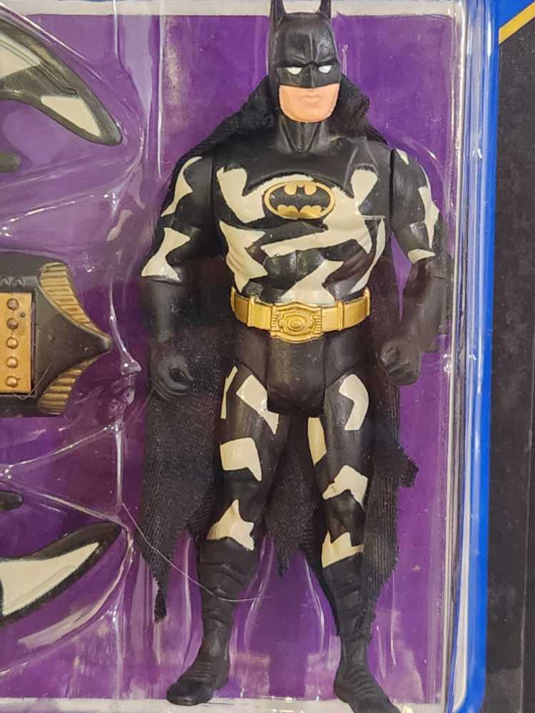 Batman (Air Attack) - Kenner (Batman: Batman Returns) action figure collectible [Barcode 076281636108] - Main Image 3