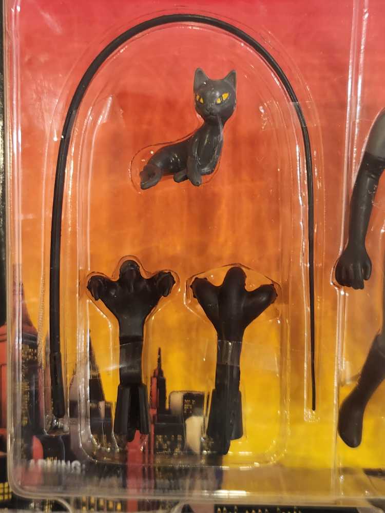 Catwoman - Kenner (Batman: The Animated Series) action figure collectible [Barcode 076281636528] - Main Image 4