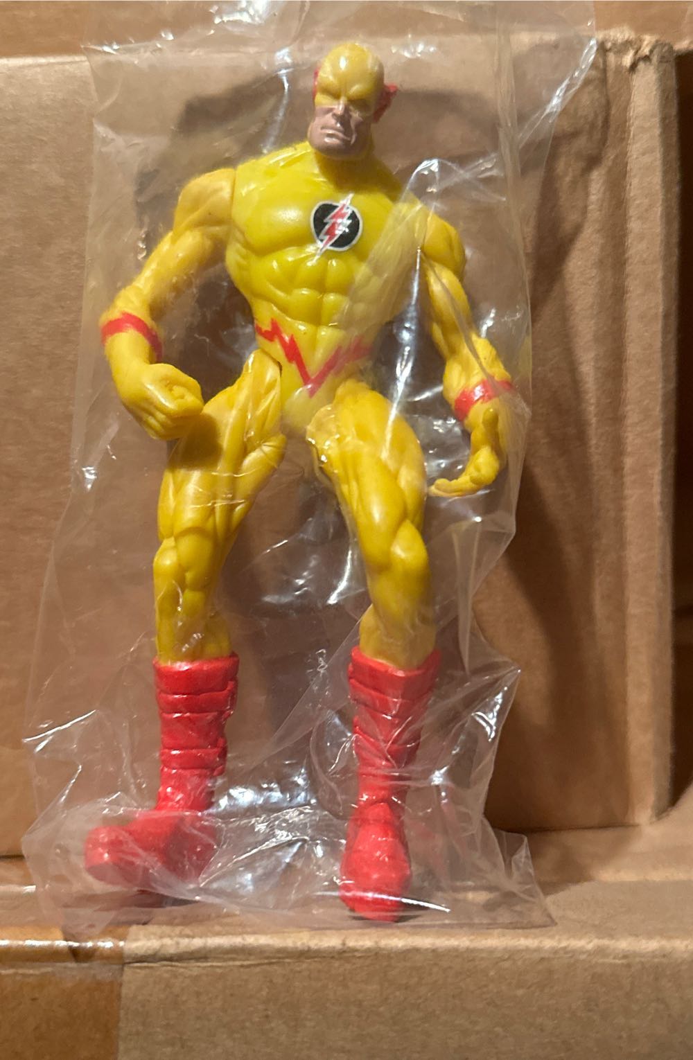 DC Flash With YELLOW Velocity Power Suit (by Mail order Bag And Box) - Kenner (Total Justice) action figure collectible [Barcode 076281638010] - Main Image 4