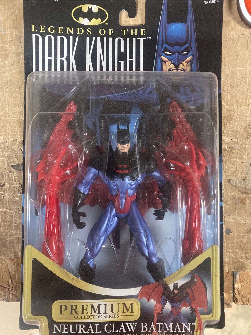 Batman [Neural Claw] - Kenner (Legends Of The Dark Knight) action figure collectible [Barcode 076281638140] - Main Image 3