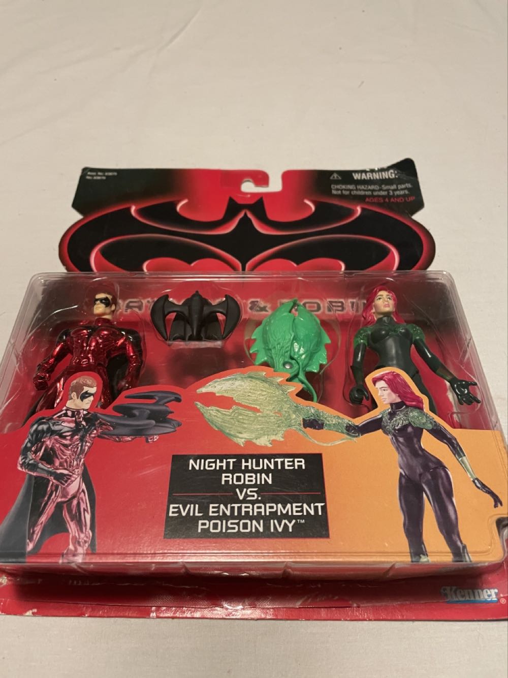 Robin (Night Hunter) vs. Poison Ivy (Evil Entrapment) - Kenner (Batman: Batman & Robin) action figure collectible [Barcode 076281638768] - Main Image 3