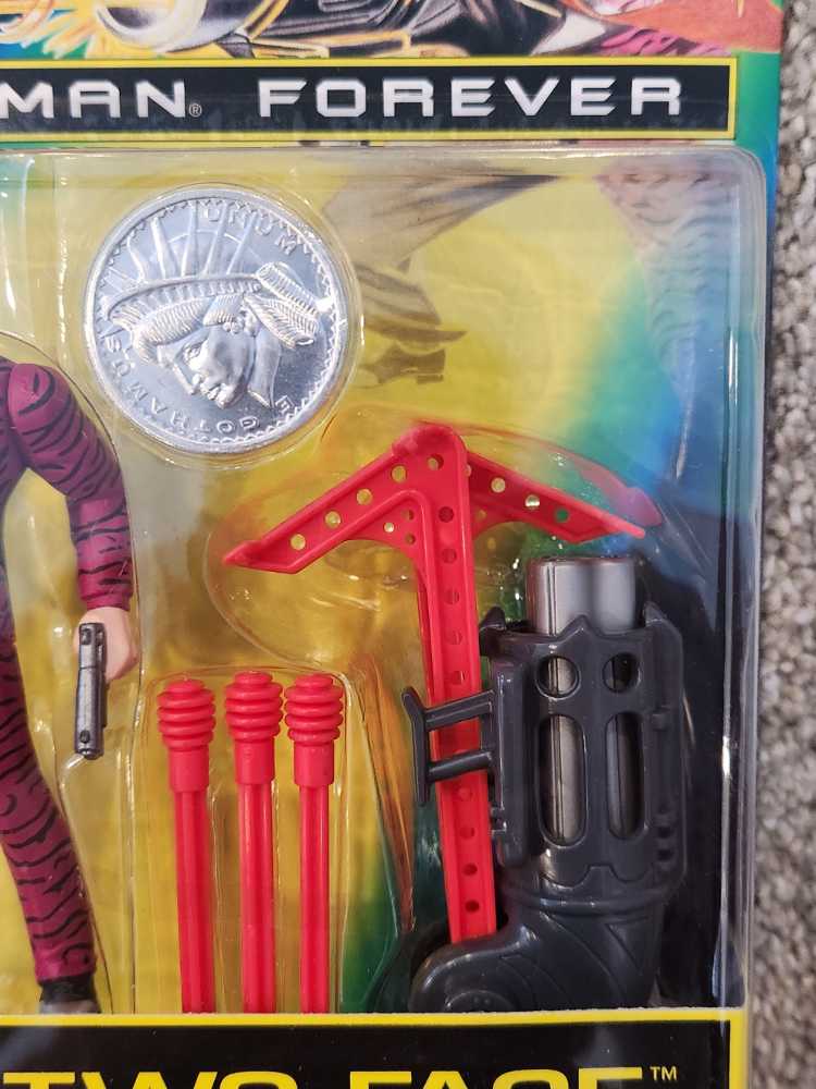 Two-Face - Kenner (DC Comics / Batman) action figure collectible [Barcode 076281641478] - Main Image 4