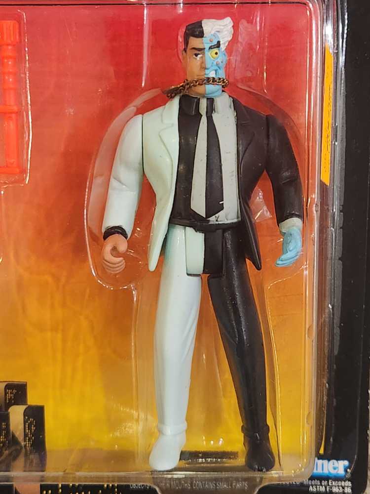Two-Face - Kenner (Batman: The Animated Series) action figure collectible [Barcode 076281647104] - Main Image 3