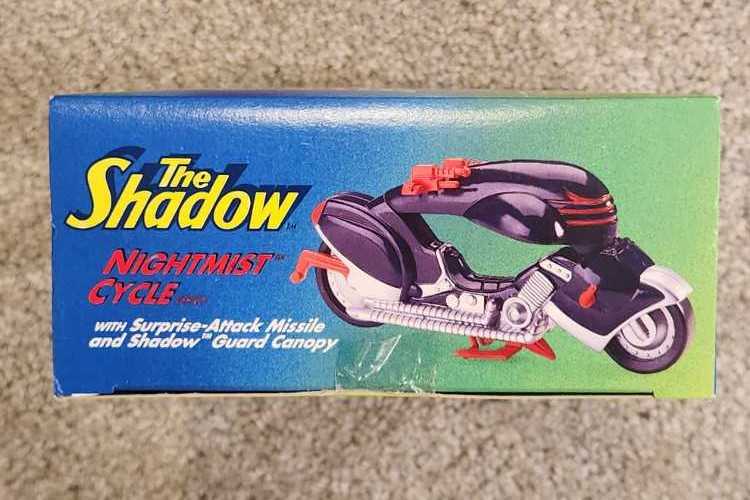 With Surprise Attack Missle - Kenner (The Shadow) action figure collectible [Barcode 076281652405] - Main Image 3