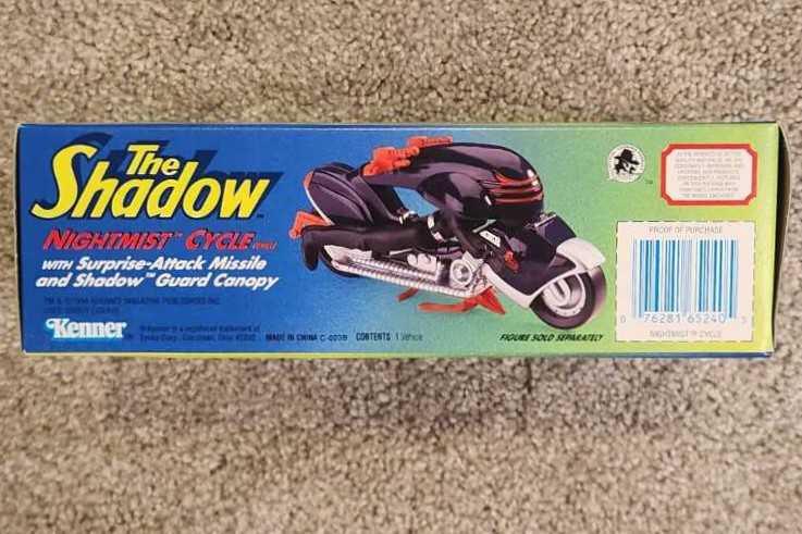 With Surprise Attack Missle - Kenner (The Shadow) action figure collectible [Barcode 076281652405] - Main Image 4