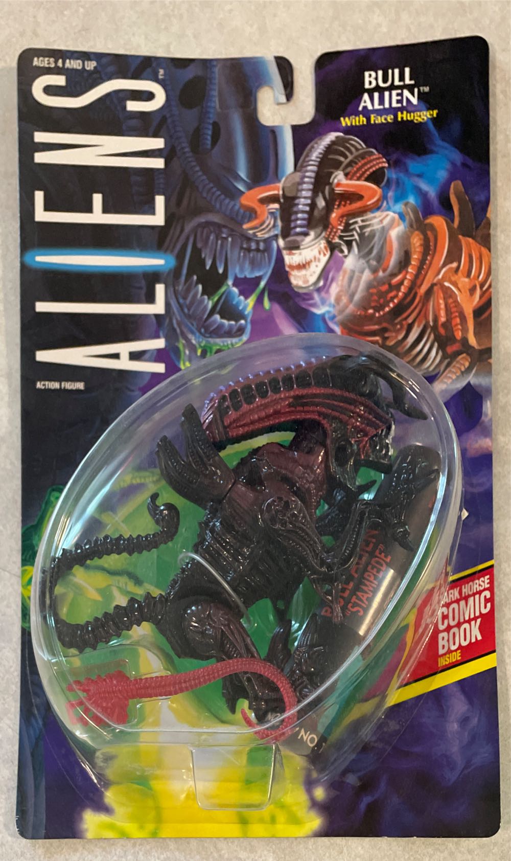 Bull Alien with Face Hugger - Kenner (Aliens) action figure collectible [Barcode 076281657400] - Main Image 2