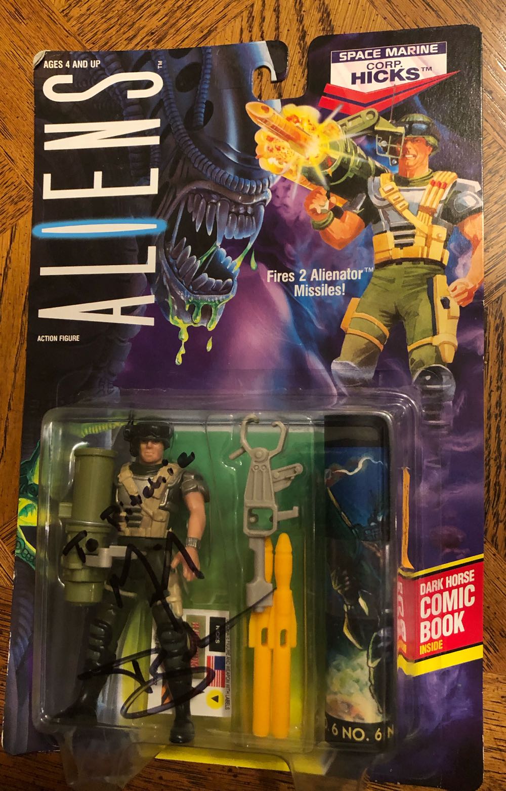 Corp. Hicks (Space Marine) - Kenner (Aliens) action figure collectible [Barcode 076281657608] - Main Image 3