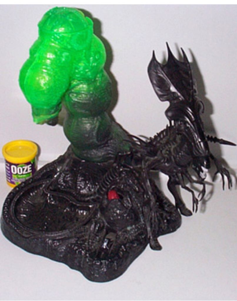 Queen Hive Playset - Kenner (Kenner Aliens) action figure collectible [Barcode 076281658353] - Main Image 2