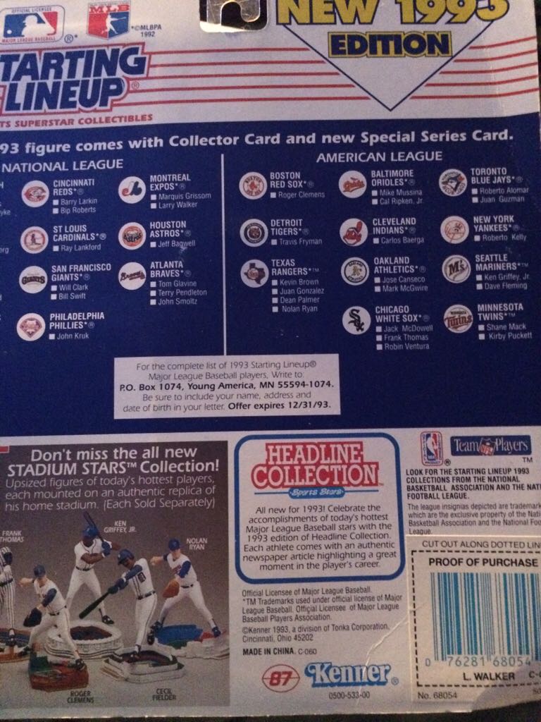 Larry Walker - Kenner (Starting Lineup Baseball) action figure collectible [Barcode 076281680545] - Main Image 2