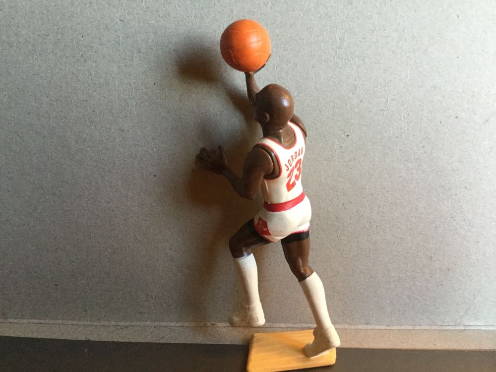 Michael Jordan • Chicago Bulls - Kenner (Starting Lineup: Basketball) action figure collectible [Barcode 076281681313] - Main Image 2