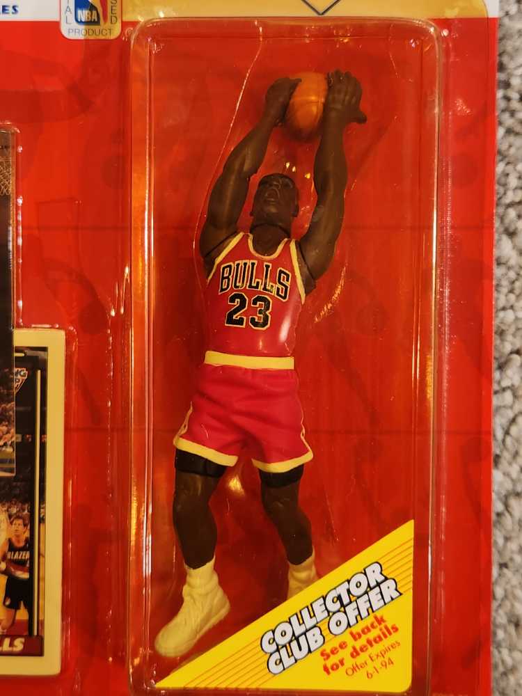 Michael Jordan • Chicago Bulls - Kenner (Starting Lineup: Basketball) action figure collectible [Barcode 076281681313] - Main Image 3