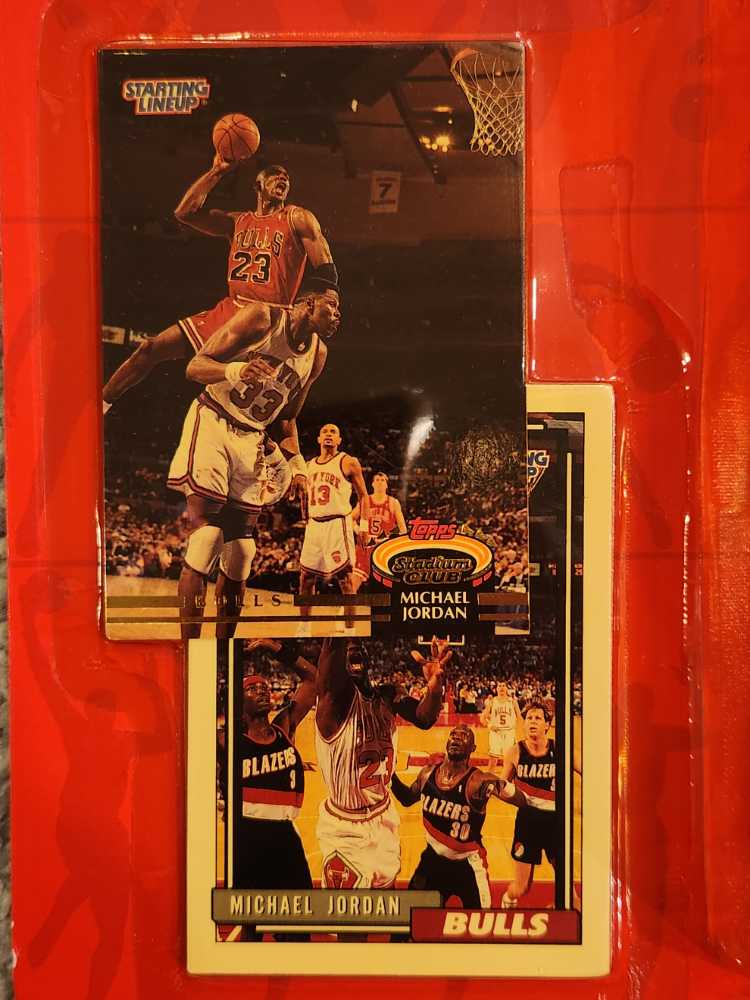 Michael Jordan • Chicago Bulls - Kenner (Starting Lineup: Basketball) action figure collectible [Barcode 076281681313] - Main Image 4