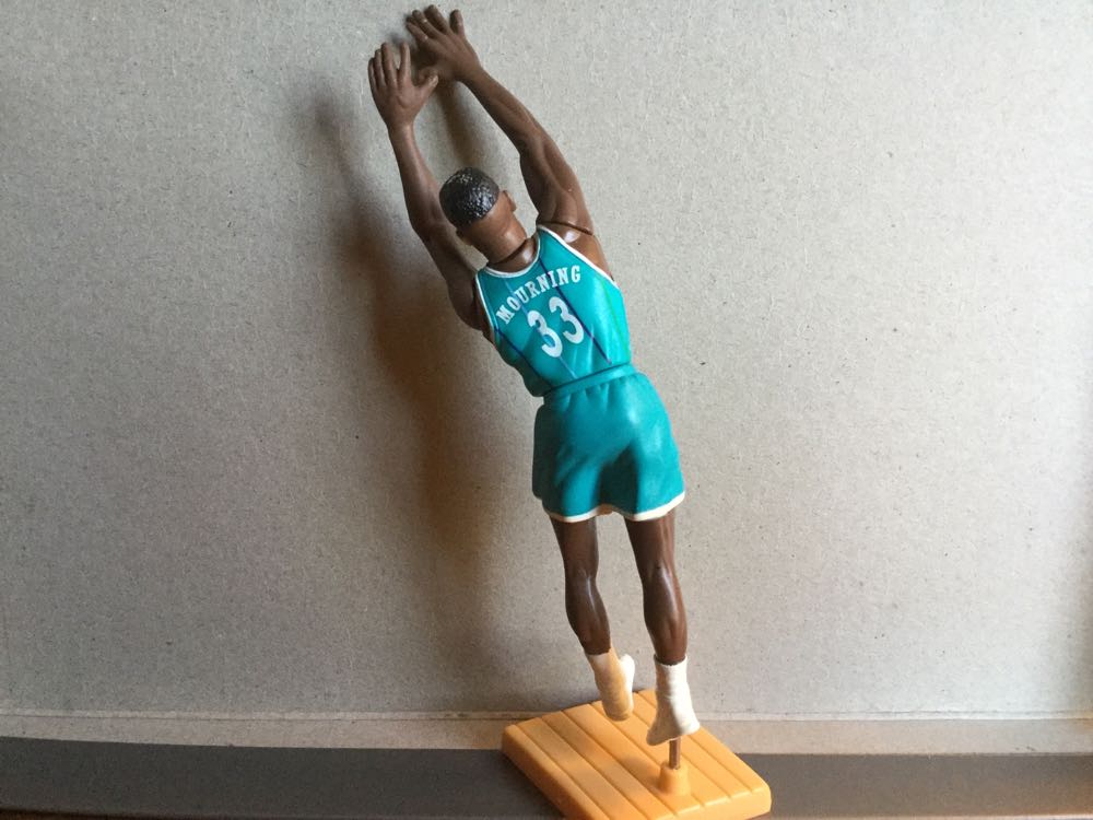 Starting Lineup Alonzo Mourning Charlotte Hornets - Kenner (Basketball) action figure collectible [Barcode 076281681580] - Main Image 2