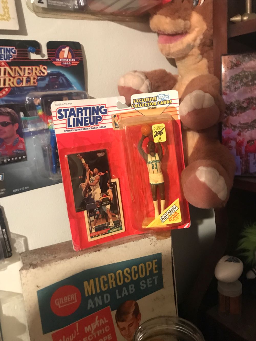 Starting Lineup Alonzo Mourning Charlotte Hornets - Kenner (Basketball) action figure collectible [Barcode 076281681580] - Main Image 3