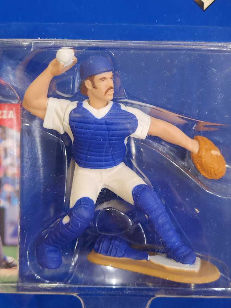Mike Piazza - Kenner (Starting Lineup: Baseball) action figure collectible [Barcode 076281686035] - Main Image 3