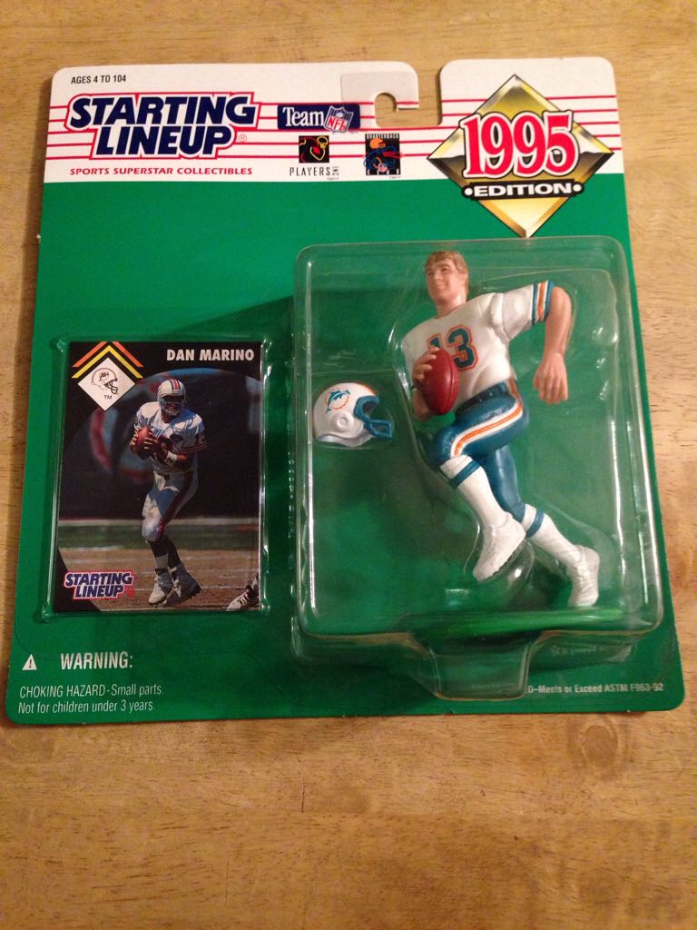DAN MARINO - Hasbo / Kenner (FOOTBALL) action figure collectible [Barcode 076281686639] - Main Image 1