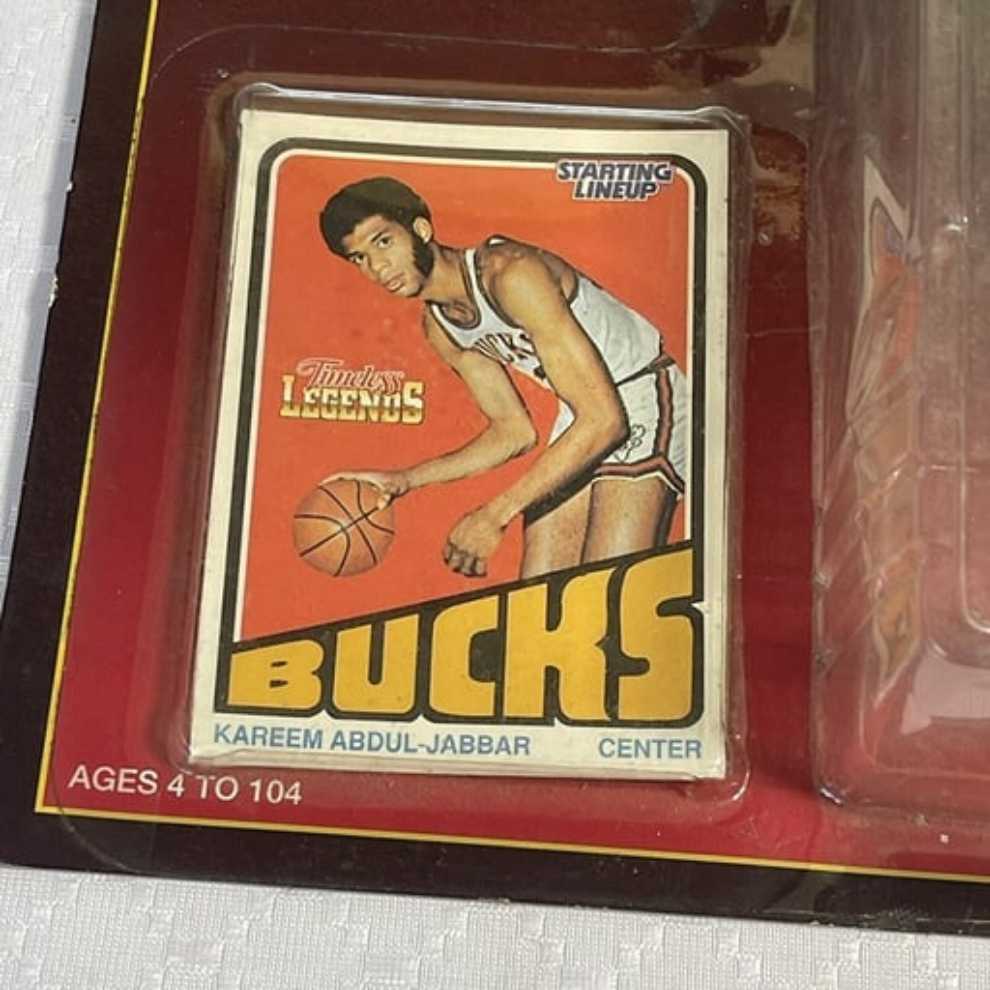 Kenner Starting Lineup Timeless Legends Kareem Abdul-Jabbar - Kenner (Starting Lineup Timeless Legends) action figure collectible [Barcode 076281688565] - Main Image 3