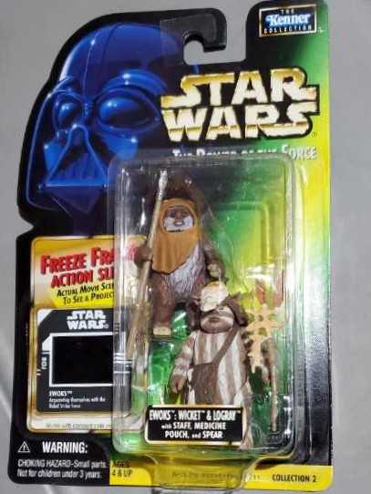 Ewoks: Wicket & Logray w/ Staff, Medicine Pouch & Spear (damaged bubble) - Kenner / Hasbro (Power of The Force 2) action figure collectible [Barcode 076281697116] - Main Image 3