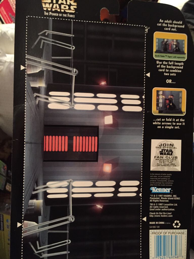 Luke Skywalker w/ Glowing Lightsaber & Remote Dueling Action - Hasbro (Star Wars Power Of The Force (Electronic Power F/X)) action figure collectible [Barcode 076281697468] - Main Image 2