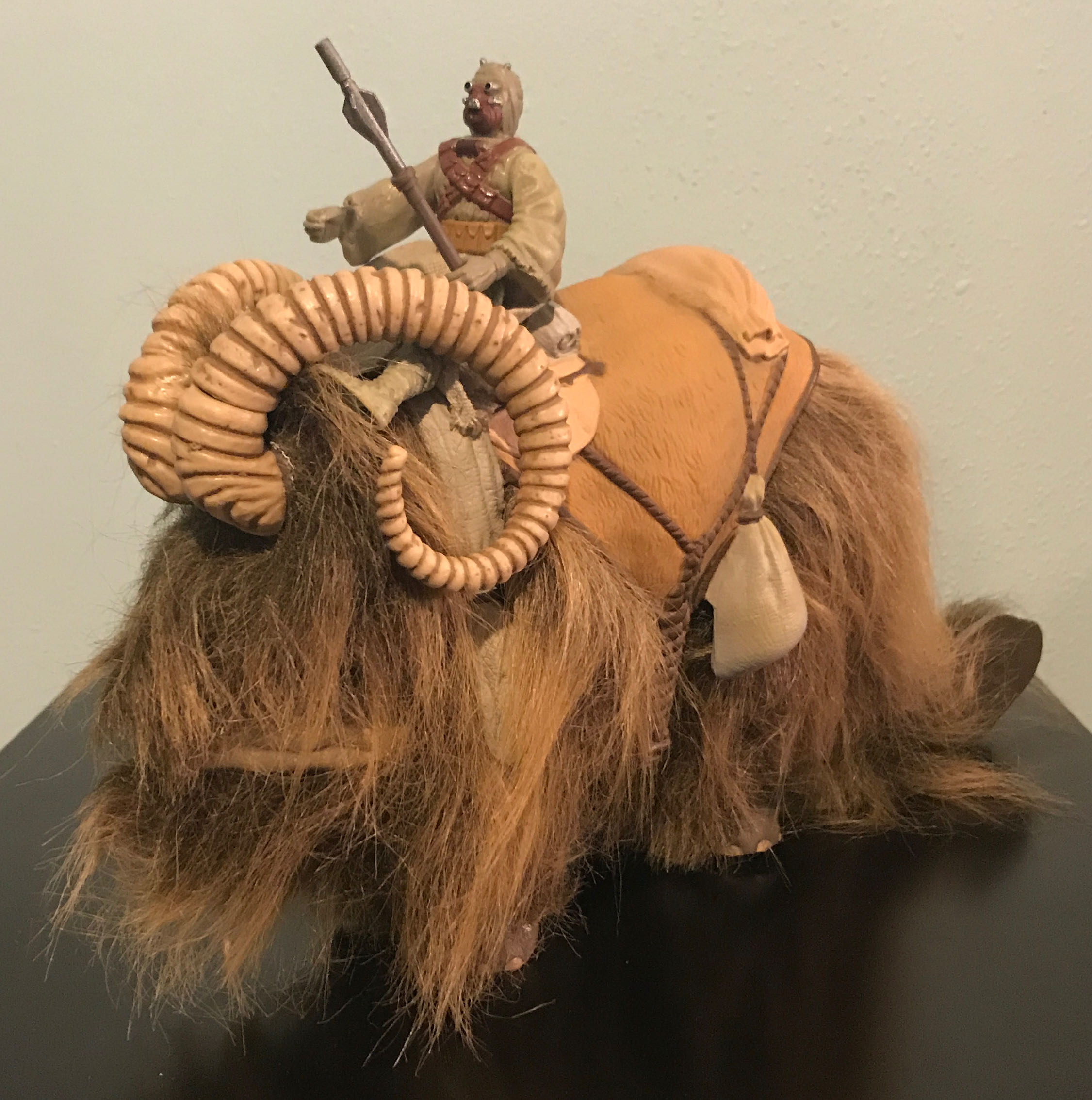 Bantha and Tusken Raider - Hasbro (Star Wars: The Power of the Force) action figure collectible [Barcode 076281697697] - Main Image 2