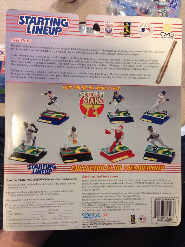 Thurman Munson-Yogi Berra - Kenner (Classic Doubles) action figure collectible [Barcode 076281715278] - Main Image 2