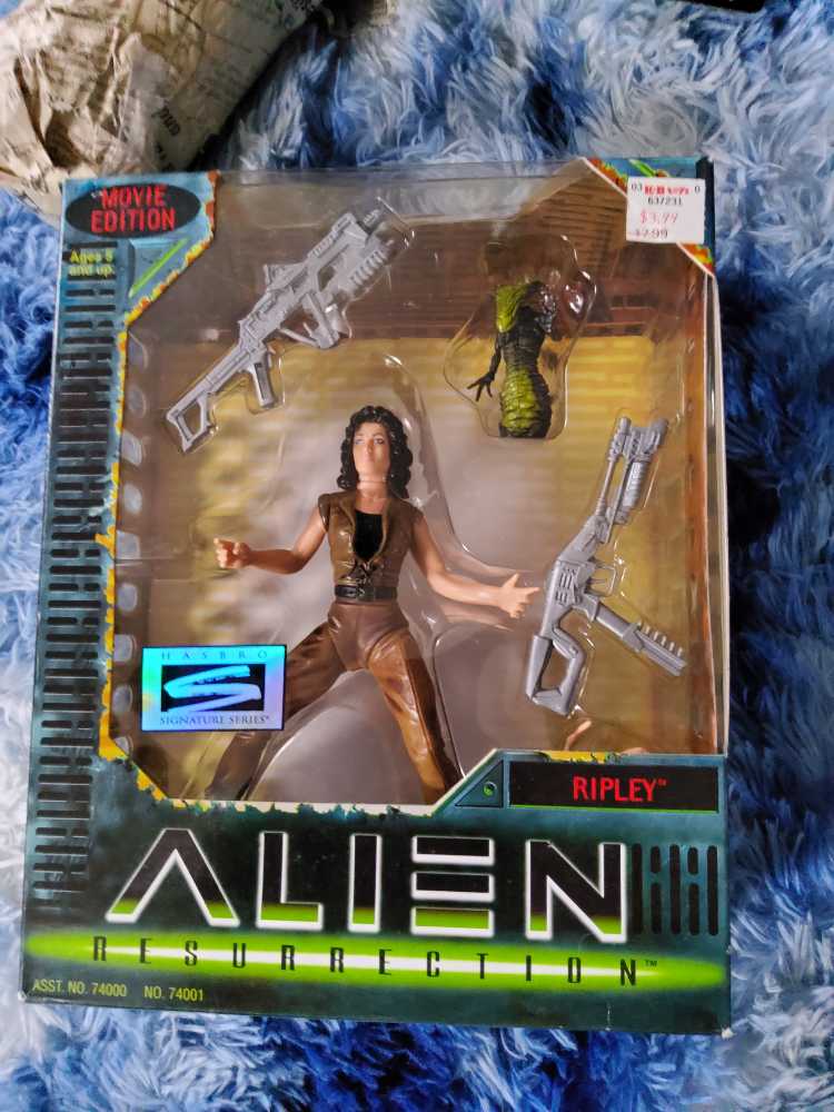 Ripley (Movie Edition) - Kenner (Alien: Resurrection) action figure collectible [Barcode 076281740010] - Main Image 4