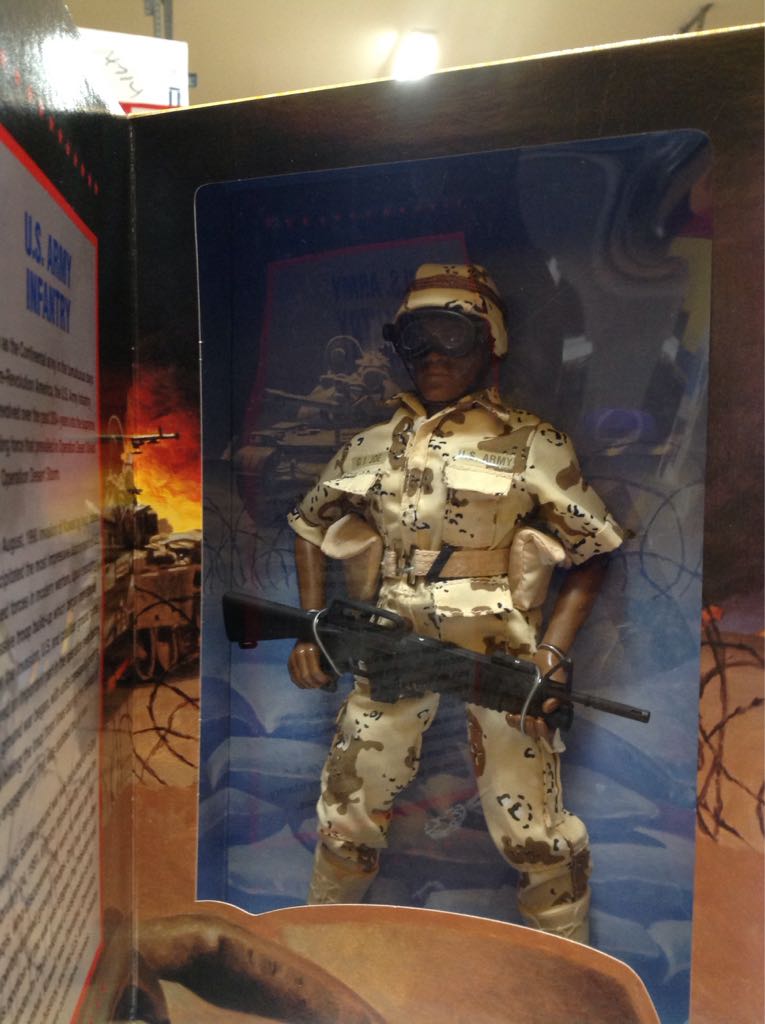 GI Joe U.S. Army Infantry Action Figure - Kenner (GI Joe Classic Collection Limited Edition) action figure collectible [Barcode 076281813561] - Main Image 2