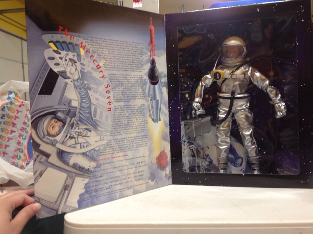 Mercury Astronaut (Commemorative Limited Edition) - Hasbro / Kenner (GI Joe Classic Collection Limited Edition) action figure collectible [Barcode 076281813981] - Main Image 2