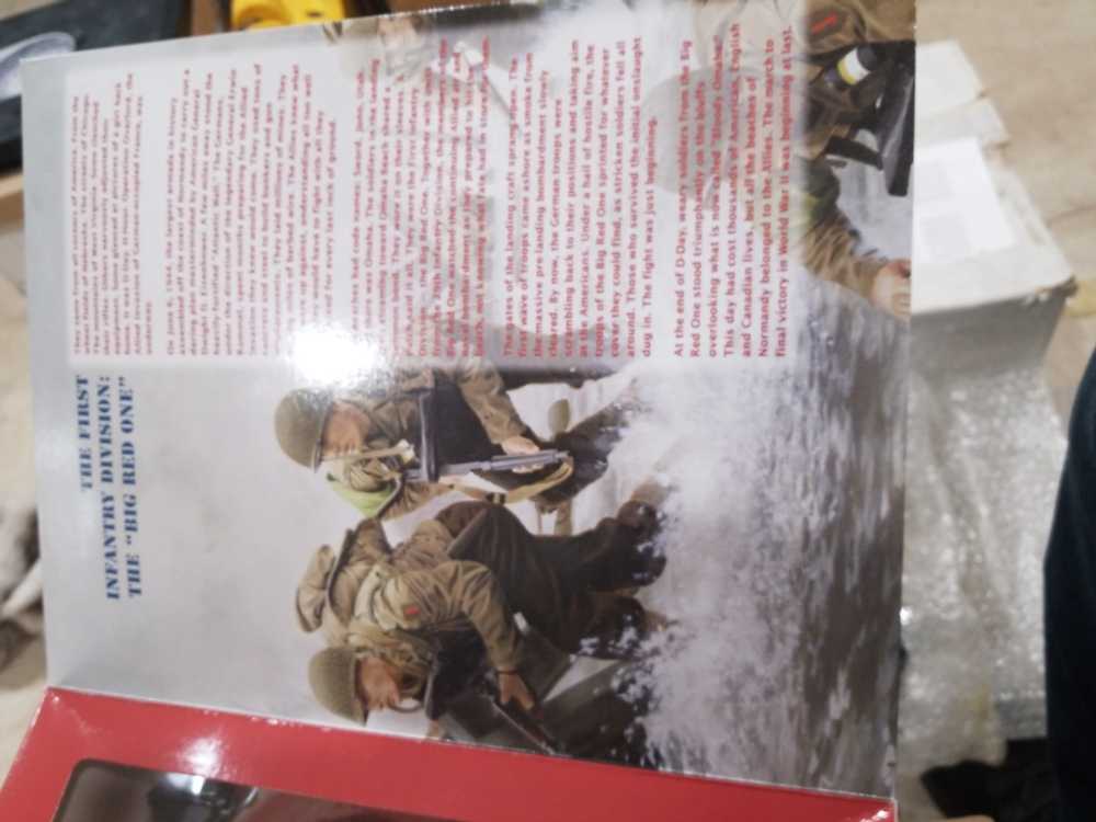 D-Day Salute - Kenner (G.I. Joe: Classic Collection: 12” Figures) action figure collectible [Barcode 076281814285] - Main Image 3