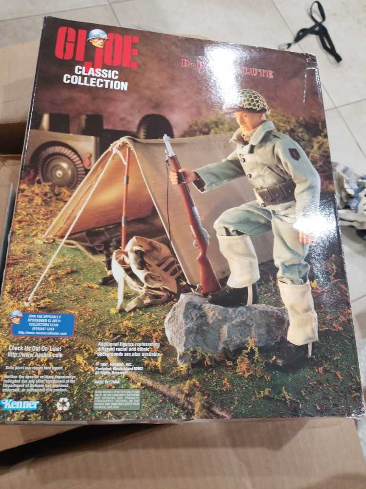 D-Day Salute - Kenner (G.I. Joe: Classic Collection: 12” Figures) action figure collectible [Barcode 076281814285] - Main Image 4