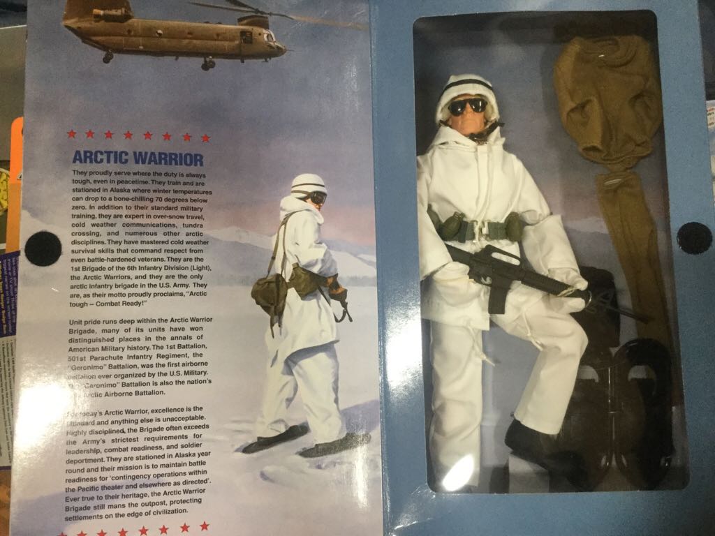 GI Joe: Classic Collection U.S. Army Coldweather - Kenner (GI Joe Classic Collection Limited Edition) action figure collectible [Barcode 076281814582] - Main Image 2