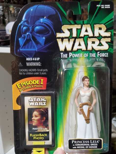 Princess Leia Organa (Yavin Ceremony) - Hasbro (Star Wars: Episode IV - A New Hope) action figure collectible [Barcode 076281840383] - Main Image 4