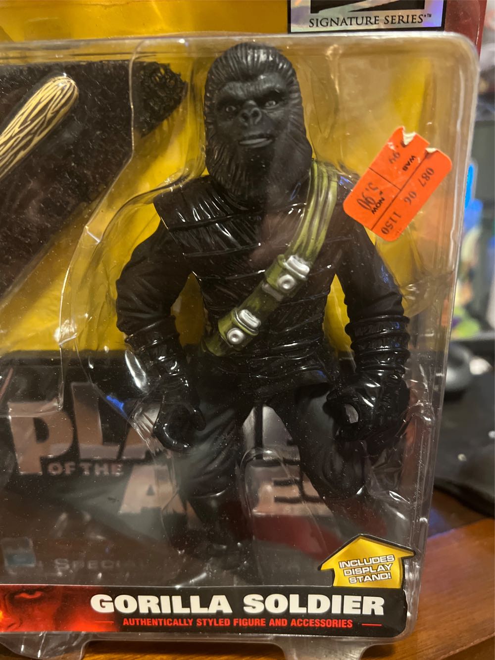 Planet Of The Apes Gorilla Soldier - Hasbro Signature Series (Planet Of The Apes) action figure collectible [Barcode 076930109069] - Main Image 2