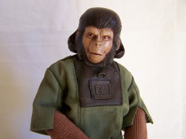 Planet Of The Apes Zira - Hasbro Signature Series (Planet Of The Apes) action figure collectible [Barcode 076930109106] - Main Image 4
