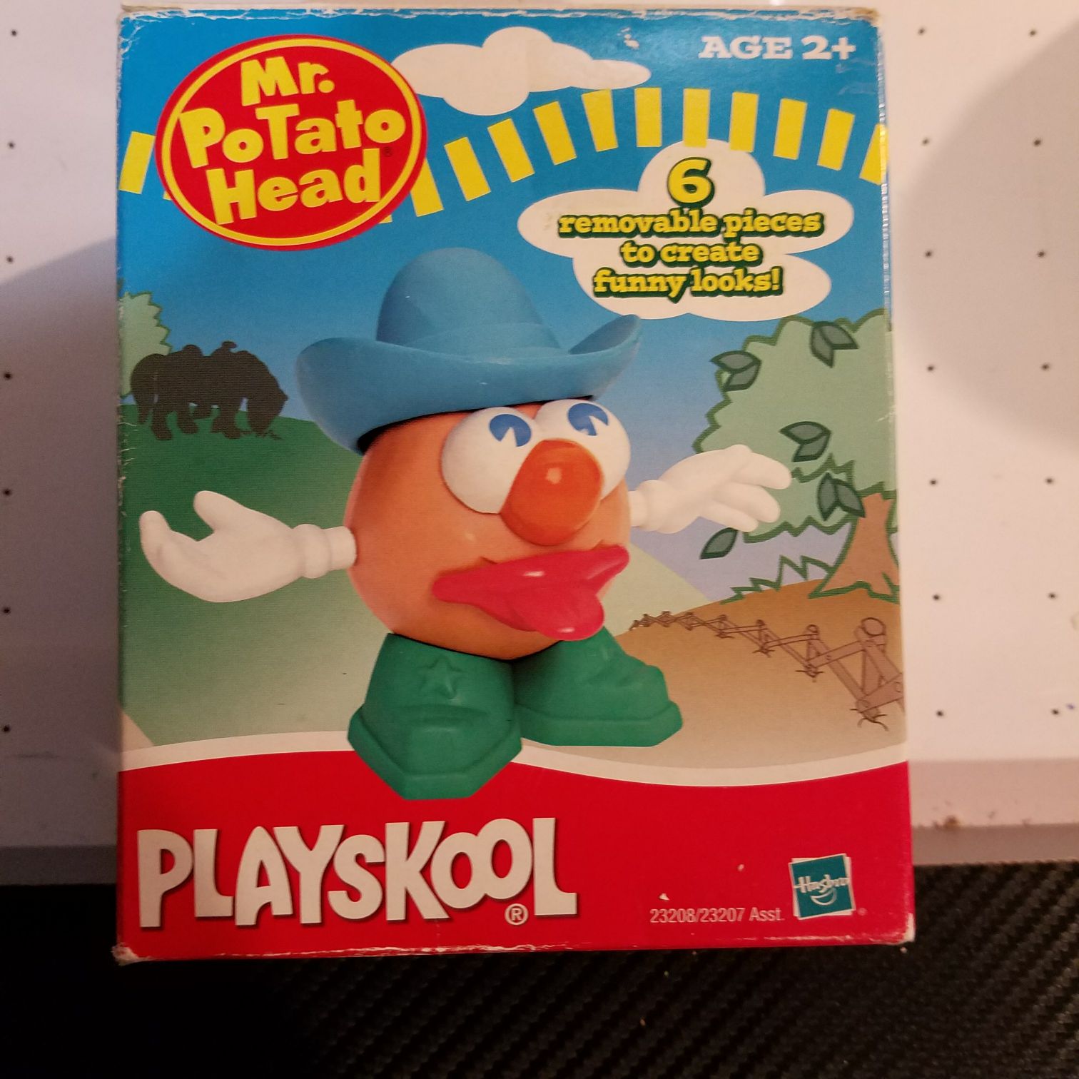 Mr Potato Head small version 2002 - Playschool / Hasbro action figure collectible [Barcode 076930232088] - Main Image 1