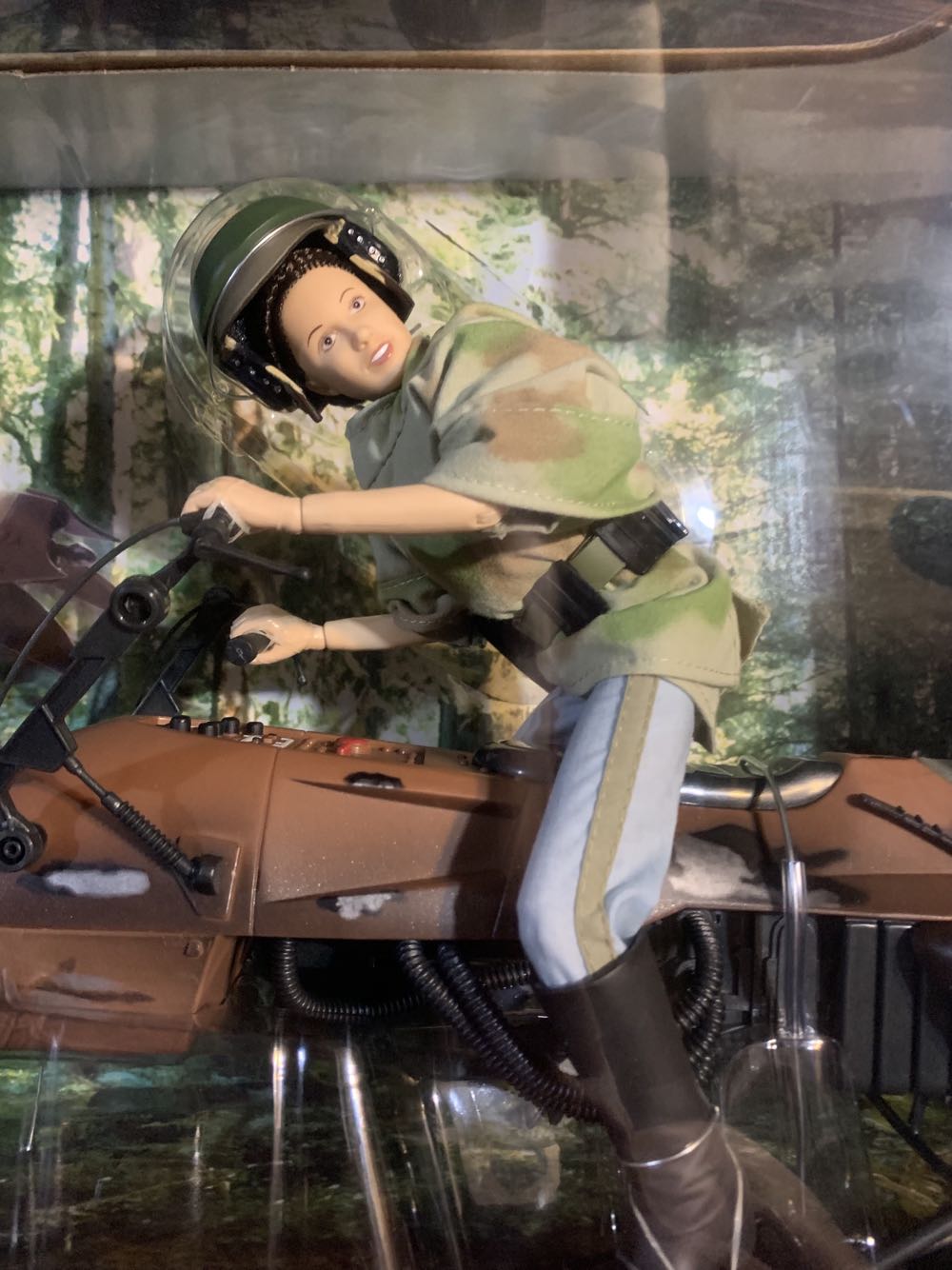 Princess Leia On Speeder Bike (Endor Forest Chase) - Hasbro (Star Wars: Return Of The Jedi) action figure collectible [Barcode 076930267004] - Main Image 2