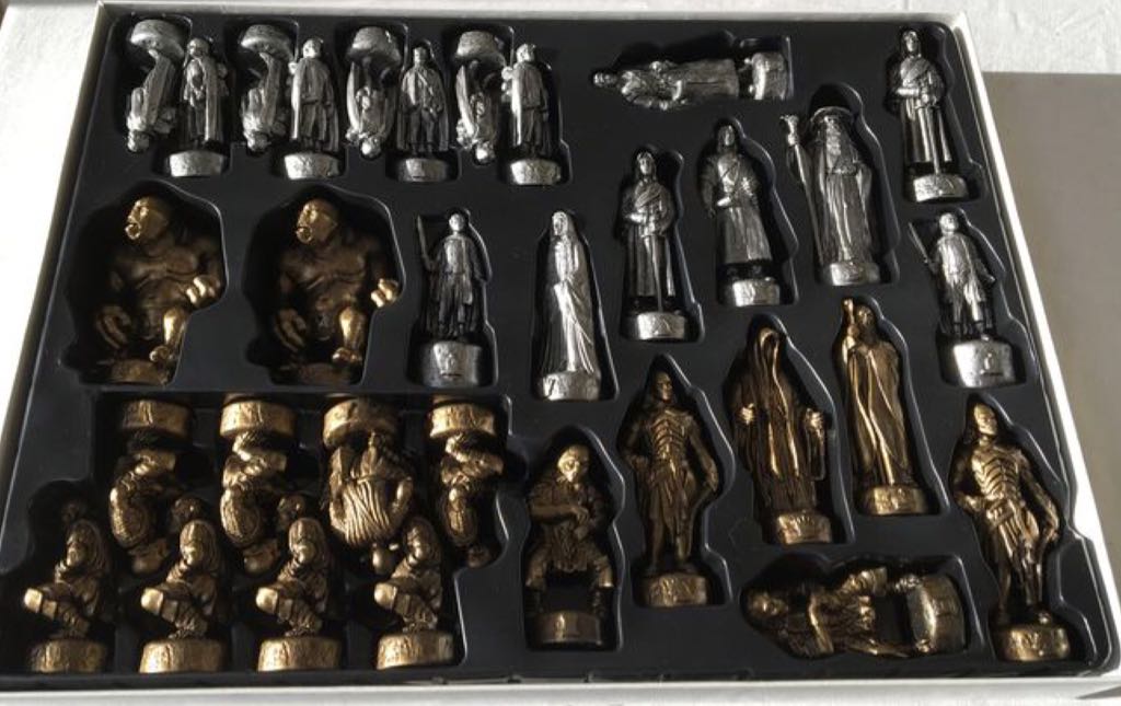 Chess Set - Parker Brothers (LOTR: The Fellowship Of The Ring) action figure collectible [Barcode 076930408681] - Main Image 2