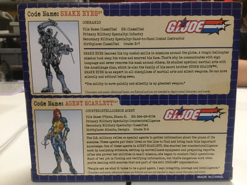 Snake Eyes and Agent Scarlett - Hasbro (20th Anniversary) action figure collectible [Barcode 076930532737] - Main Image 2