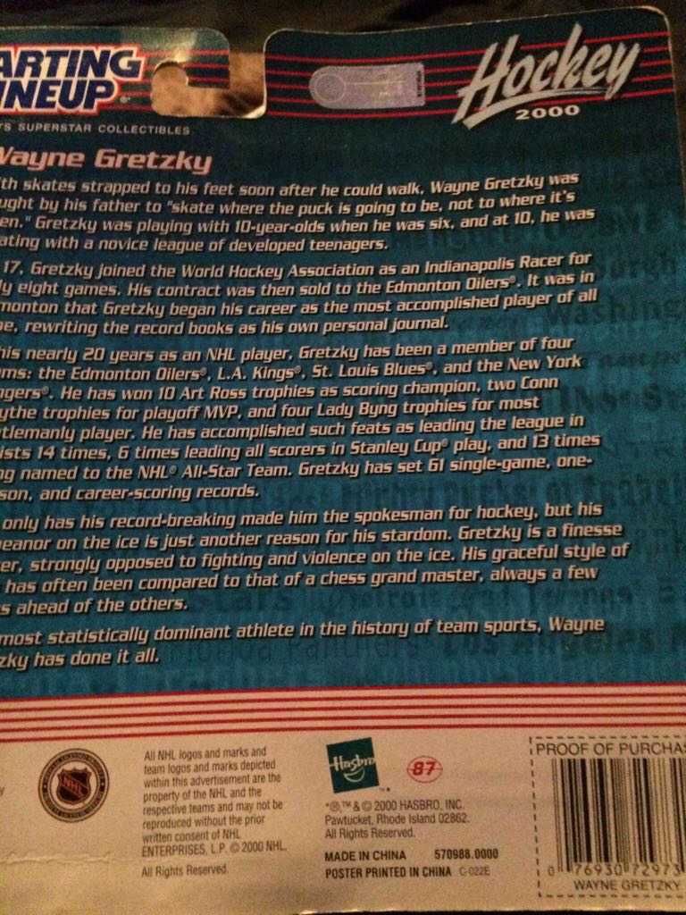 Starting Lineup Wayne Gretzky w Stanley Cup - Edmonton Oilers - Hasbro (Starting Lineup Hockey) action figure collectible [Barcode 076930729731] - Main Image 2