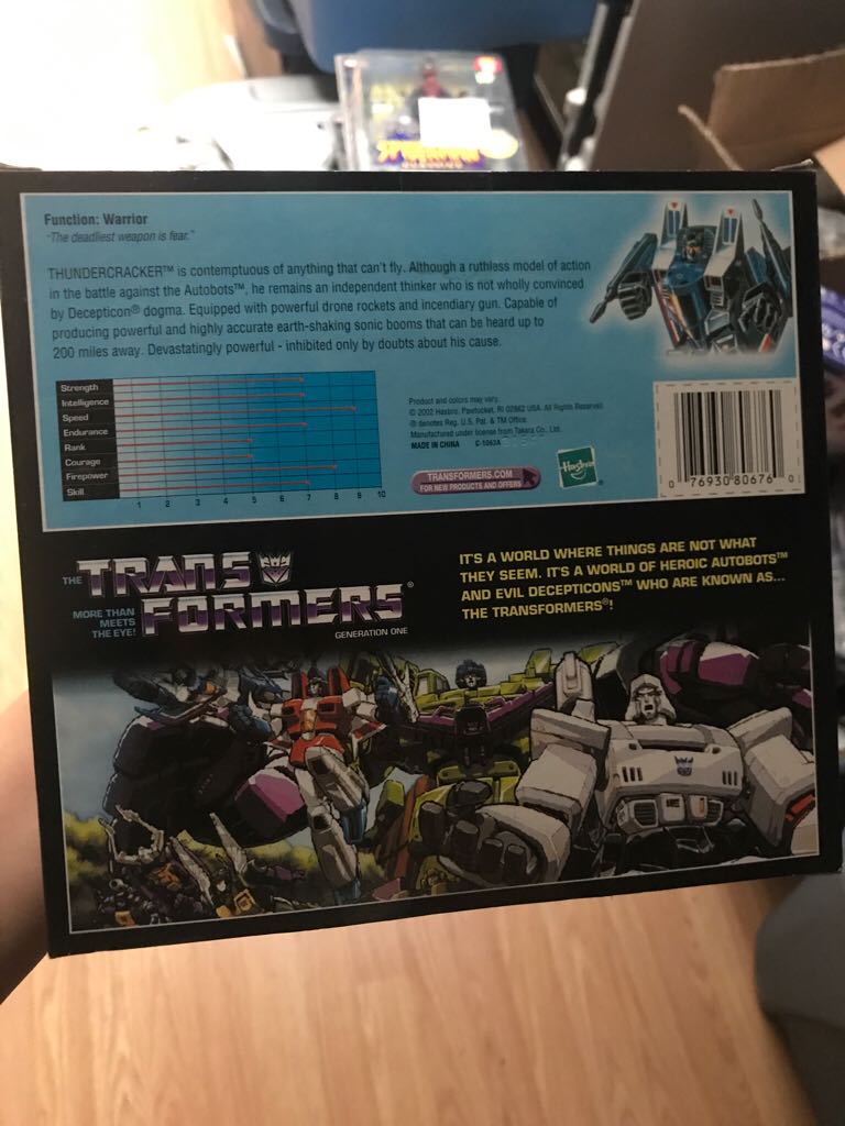 Thundercracker - Hasbro (The Transformers) action figure collectible [Barcode 076930806760] - Main Image 2