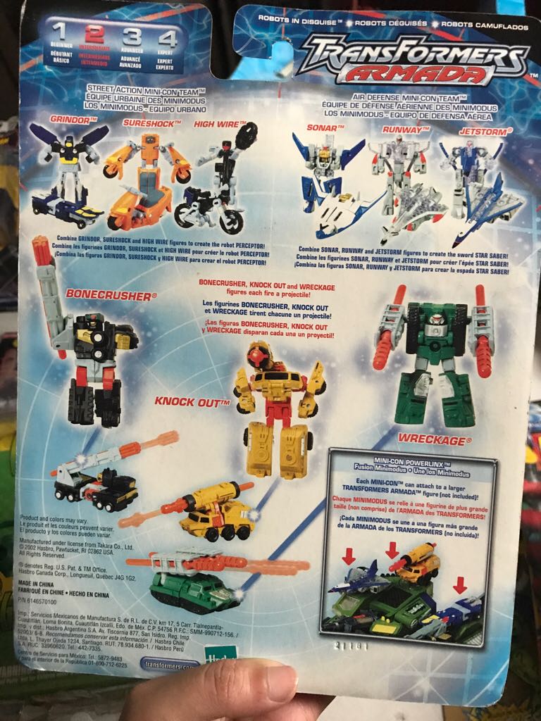 Bonecrusher, knock out, wreckage (military team) - Hasbro (Transformers Armada) action figure collectible [Barcode 076930807095] - Main Image 2